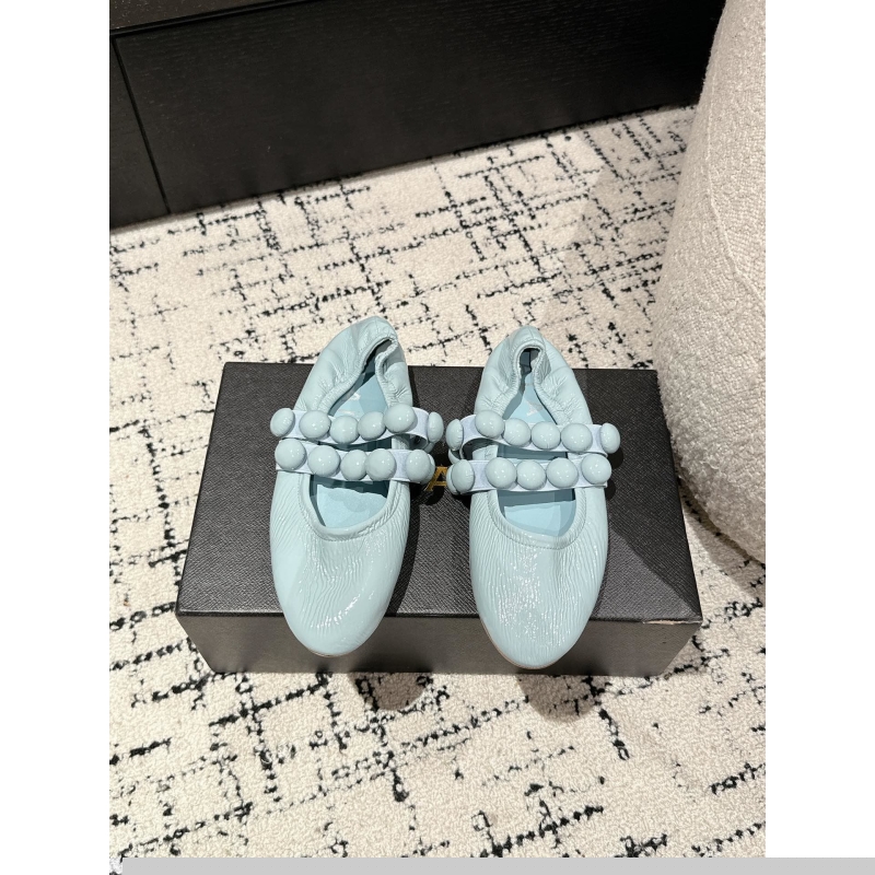 Other flat shoes